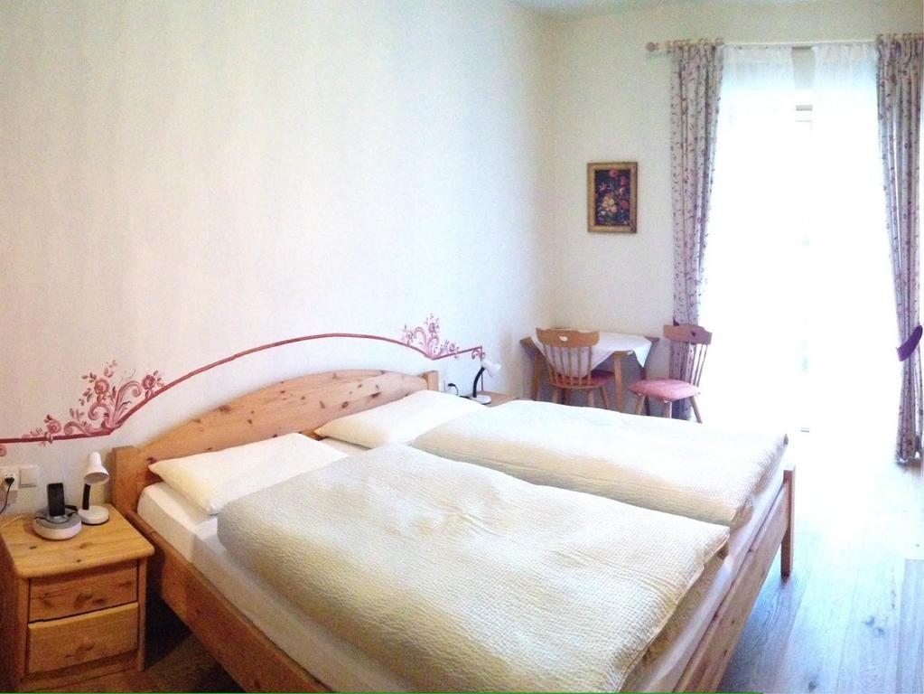 Platzerhof Apartman Monguelfo-Tesido / Welsberg-Taisten Szoba fotó
